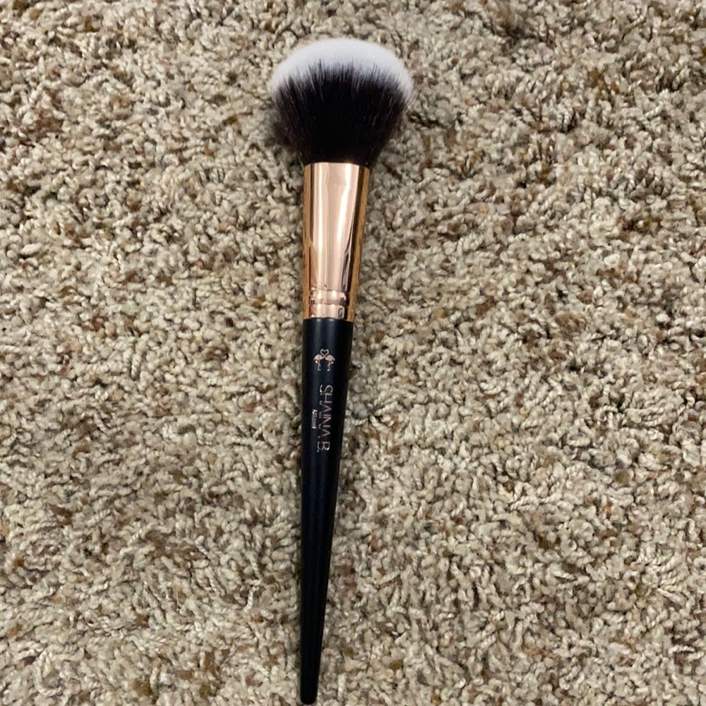 Blush Shaina B Miami brush